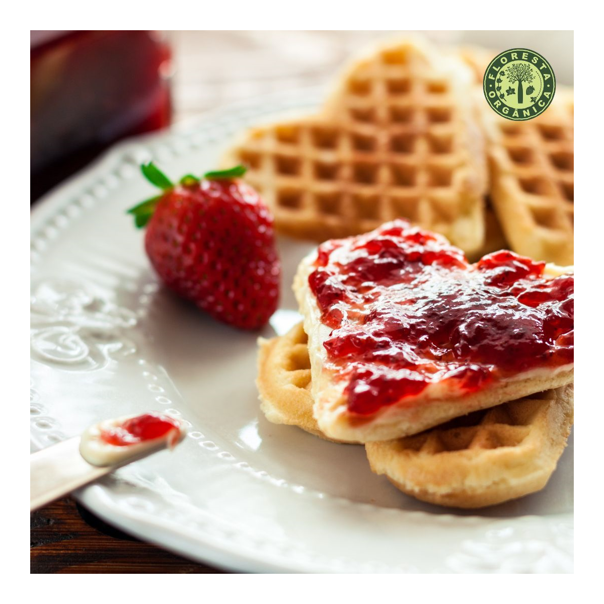 Waffle e geléia de morango caseira. #waffle #ximia #strawberryjam #gramado  #rs #pousadaquerencia